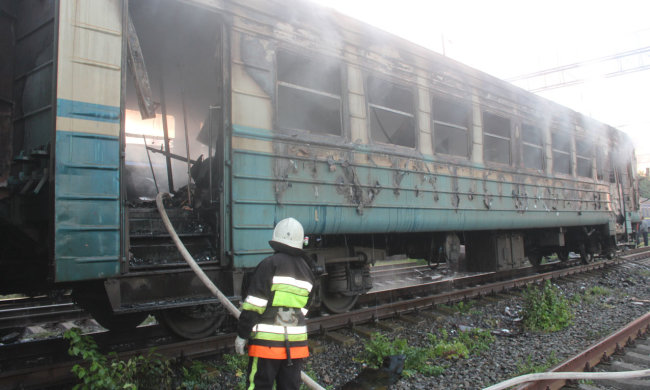 Харьковская электричка загорелась прямо на станции: людям чудом удалось спастись