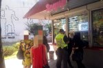 У Франківську школярки з пляшками "відірвалися" на канікулах - розлючені батьки влаштували самосуд продавцям