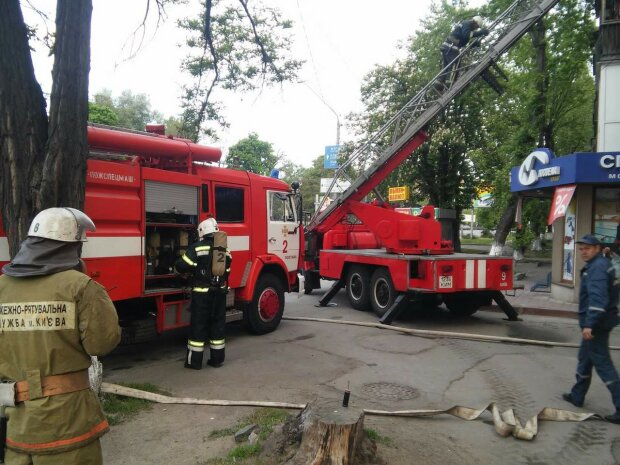 У Києві спалахнула квартира, люди вистрибували, в чому мати народила: є жертви