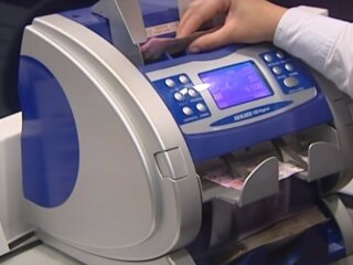 зарплата, скріншот з відео
