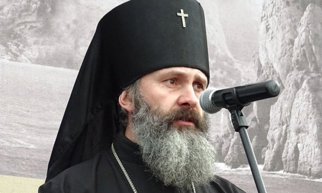 "Витягли з автобуса та звинуватили у крадіжці": подробиці затримання архієпископа Климента