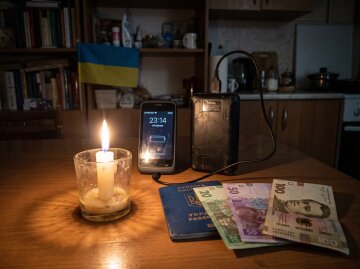 відключення світла смартфон повербанк свічка