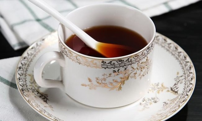 Ложка в чашке: чем опасно пренебрежение этикетом, народные суеверия