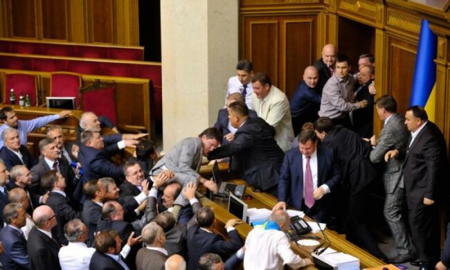 Думка: українським дипломатам та політикам слід негайно активізувати свою роботу