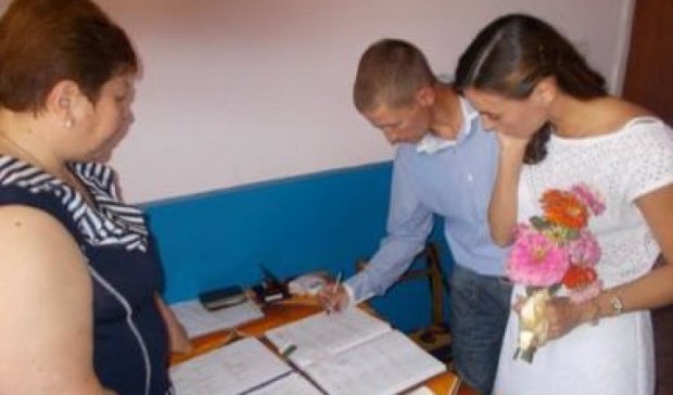 В українських в'язницях масово одружуються