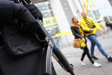 Квартиры активистов "Украинского выбора" осадили вооруженные люди в масках

