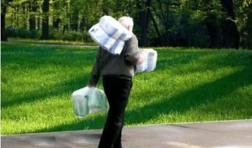 І внукам вистачить: чоловік вкрав підгузків на сотні тисяч
