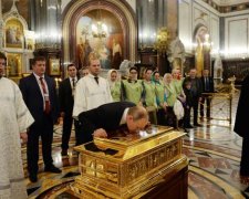 КГБшник і храм: цілування Путіна повеселили мережі