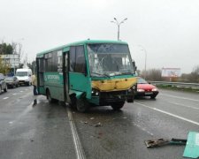 Автобус с детьми перевернулся под Черниговом, трое в реанимации