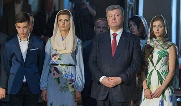 Жена и дочь Порошенко щегольнули в платьях с укропом (фото)