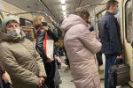 Українці в метро, фото: Знай.ua