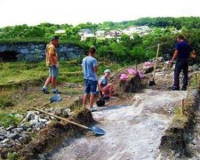 Тернопольские археологи нашли скелет защитника замка (фото)