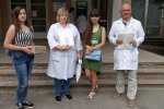 Тернопільські школярки зняли випускні сукні заради героїв в білих халатів
