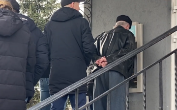 Очередь к банкомату. Фото: скрин youtube