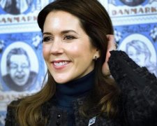 Датская принцесса примерила украинскую вышиванку: фото
