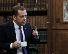 Історія з трусами Медведєва перетворилася на серіал