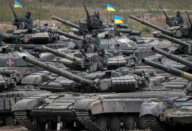 На Донецк! Путинские паразиты в панике разбежались от танкового эшелона ВСУ