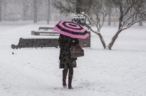 Погода на початку тижня доб'є хуртовиною замерзлих українців