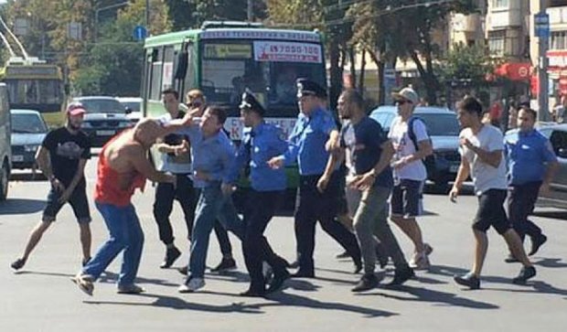 В Харькове напали на мужчину с футболкой "СССР"