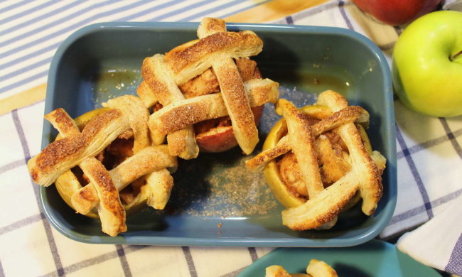 Печені в духовці яблука з корицею: найсмачніший рецепт