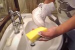 Як відбілити кросівки. Фото: скрін youtube