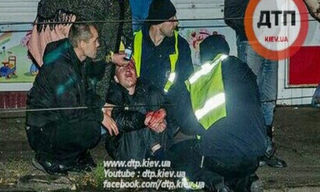 Шалений водій розбив п'ять автівок на світлофорі у Києві (фото)