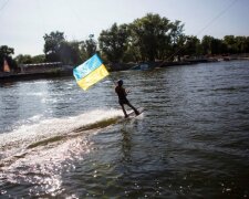 Як врятуватися від спеки і отримати спортивне тіло: вейкбординг стає фаворитом для українців