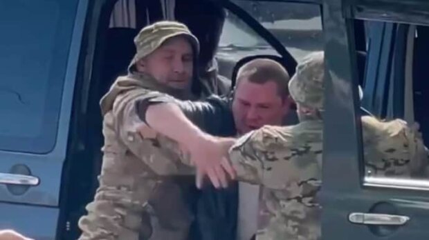 Поймают и покатают в бусе: украинцам объяснили, когда их могут забрать в ТЦК прямо с улицы