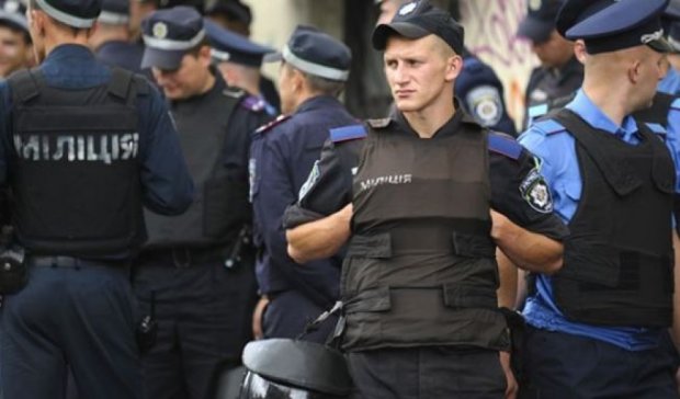 Более тысячи милиционеров взяли под охрану правительственный квартал