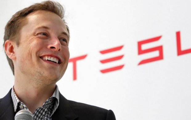 Маск показал первую Tesla Model 3