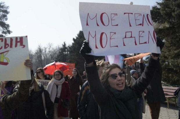 Жіночий марш солідарності у Бішкеку, фото Twitter