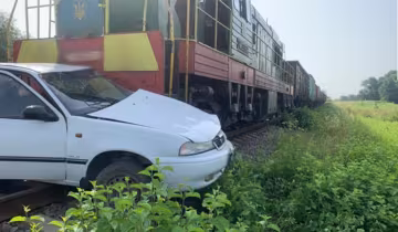 Фото: ДСНС, ДТП на переїзді