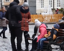 Українці з дітьми. Фото: скрін youtube