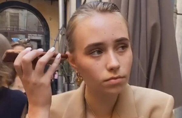 Нова "донька" Путіна показала всьому світу, яку музику слухає голою