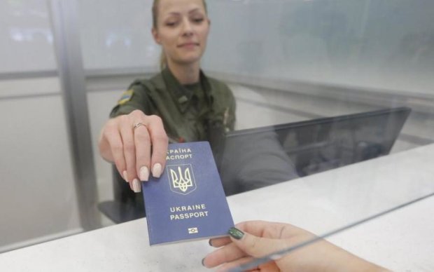 Волшебный безвиз: в ОРДЛО резко вырос спрос на украинские паспорта