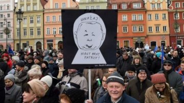 Відтепер спецслужби стежитимуть за поляками