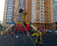 Агресивні комахи тероризують Москву: постраждали десятки дітей