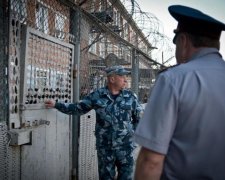 "Електрозгадувач" та залізні палиці: як кати Путіна вибивають зізнання із українців