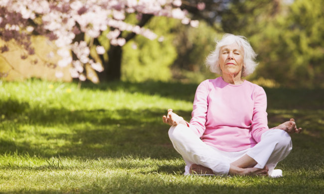 Вчені розкрили дивовижний секрет довголіття: напій з градусом