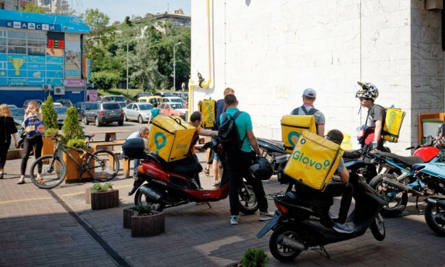 Курьеры Glovo, фото Retailers.ua
