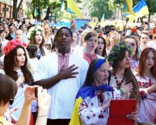 Украинцы признались, как относятся к языковым квотам на ТВ и радио