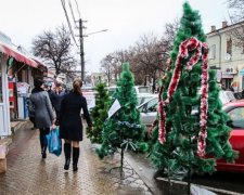 Предпраздничная атмосфера в оккупированном Симферополе (фото)