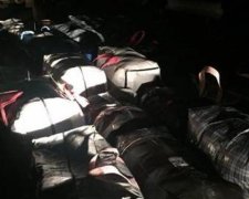 Озброєні зловмисники везли в "ДНР" косметику та взуття