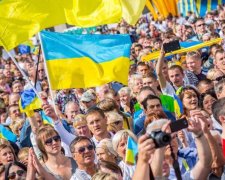 Обречены на зависимость: астролог предупредила украинцев, что делать