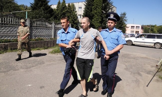 Стріляв упритул: під Львовом строковик розправився зі старшиною, медики "виправдали" діагнозом