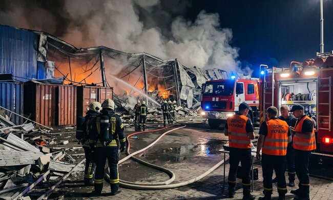 Київ нічна атака пожежа рятувальники ДСНС