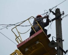 В Украине массово отключают свет: что происходит