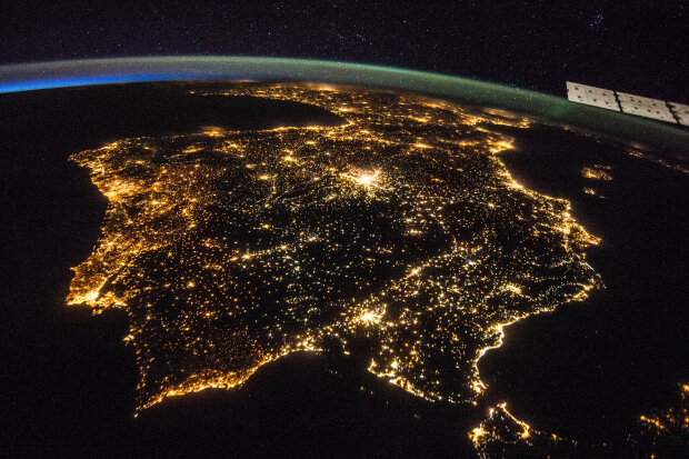 NASA сделали потрясающие снимки Украины из космоса: красота захватывает дух