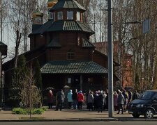 Церква, черги - фото з Фейсбук