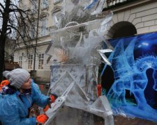 Пісня криги і дерева: майстри здивували львів'ян різдвяними скульптурами 